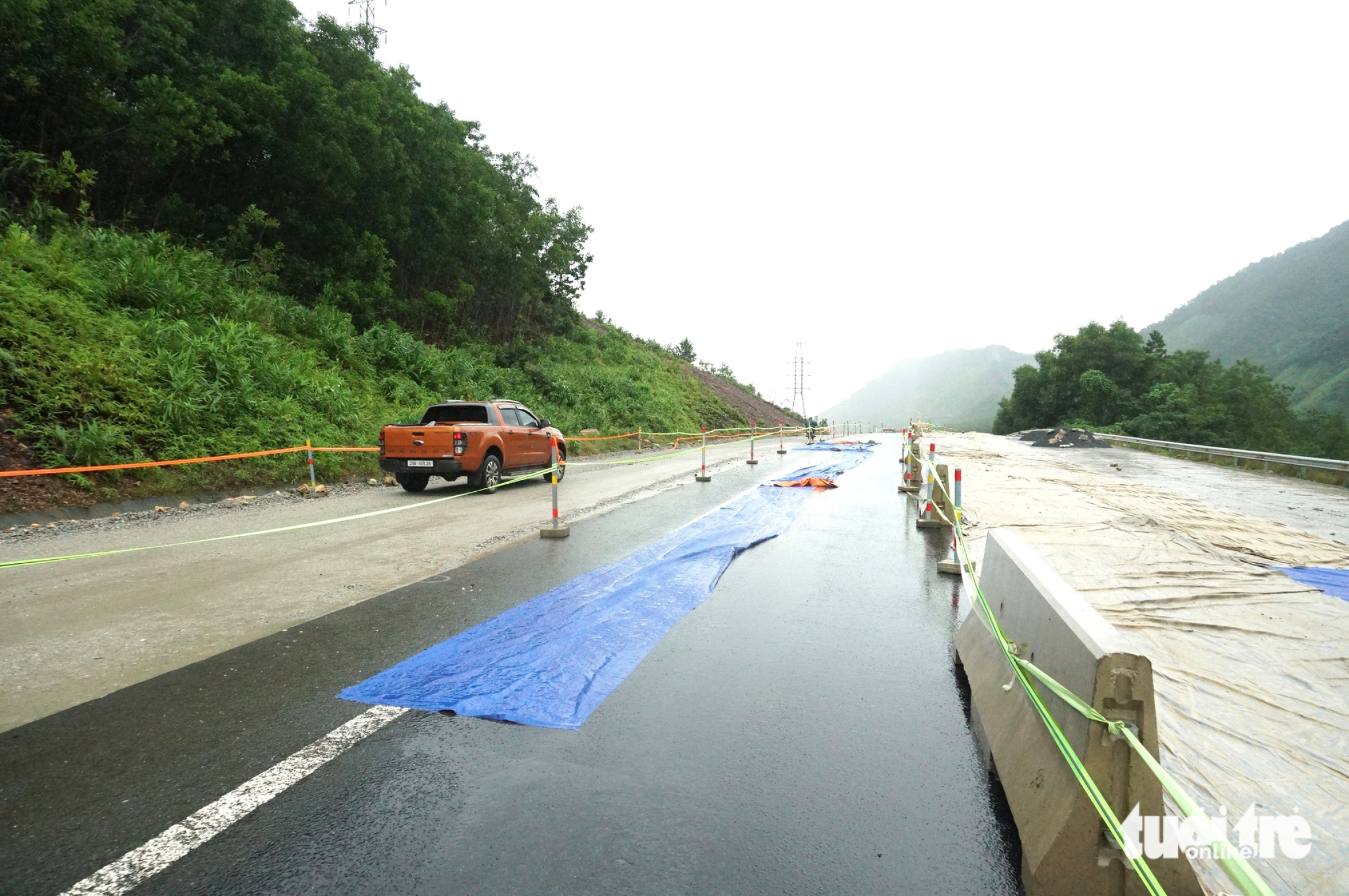 政府副总理陈洪河视察拉山-和莲高速公路滑坡区域